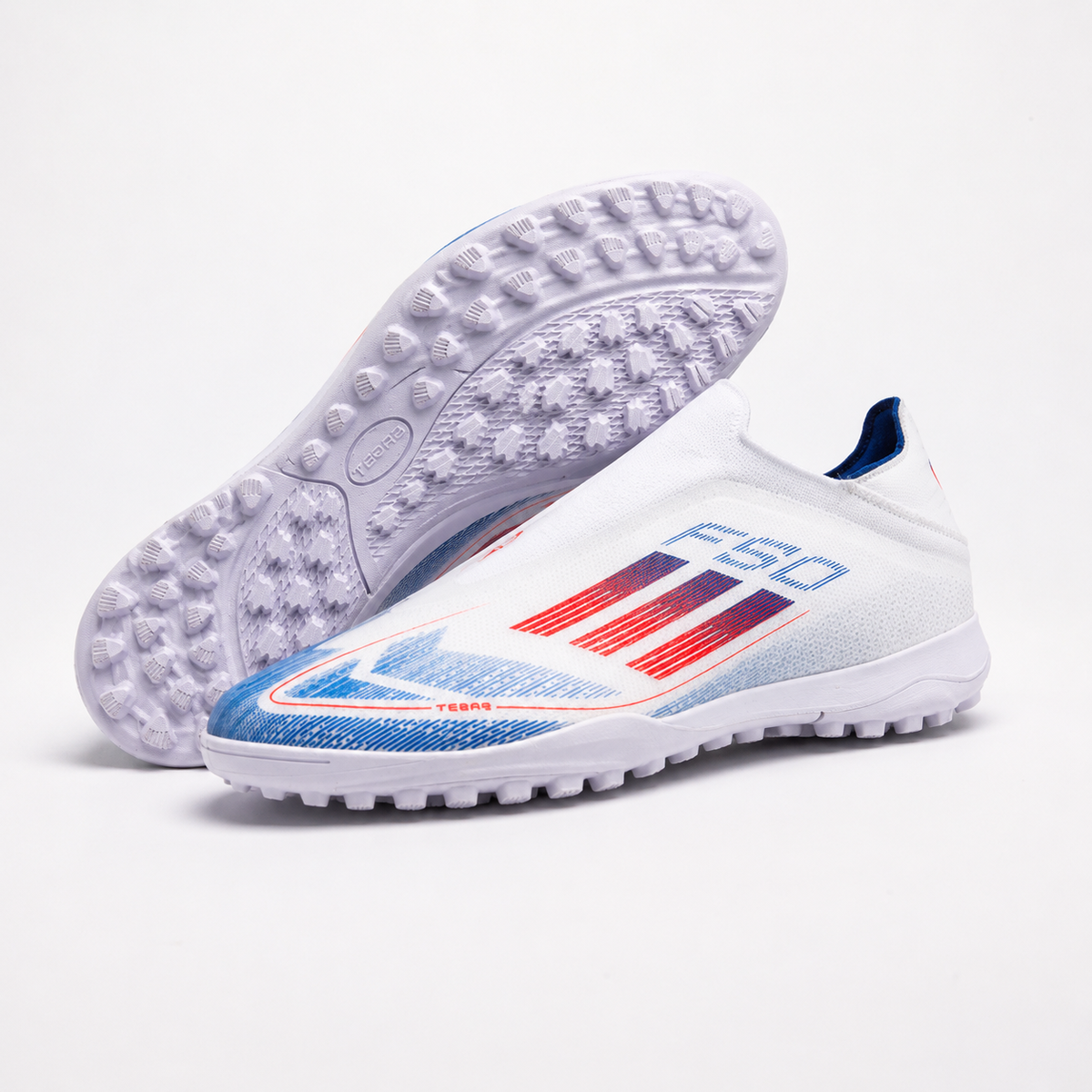 TRAVIXO - Soccer Cleats for Reliable Grip Indoors and Outdoors