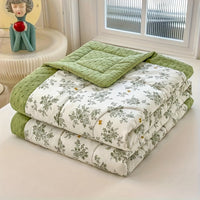 BLOOMCOOL - Floral Summer Quilt That Anchors the Bedroom