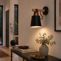 OCS - Scando Moderne Wandlamp - Scandinavisch Design met Houten Arm en Hangende Kap