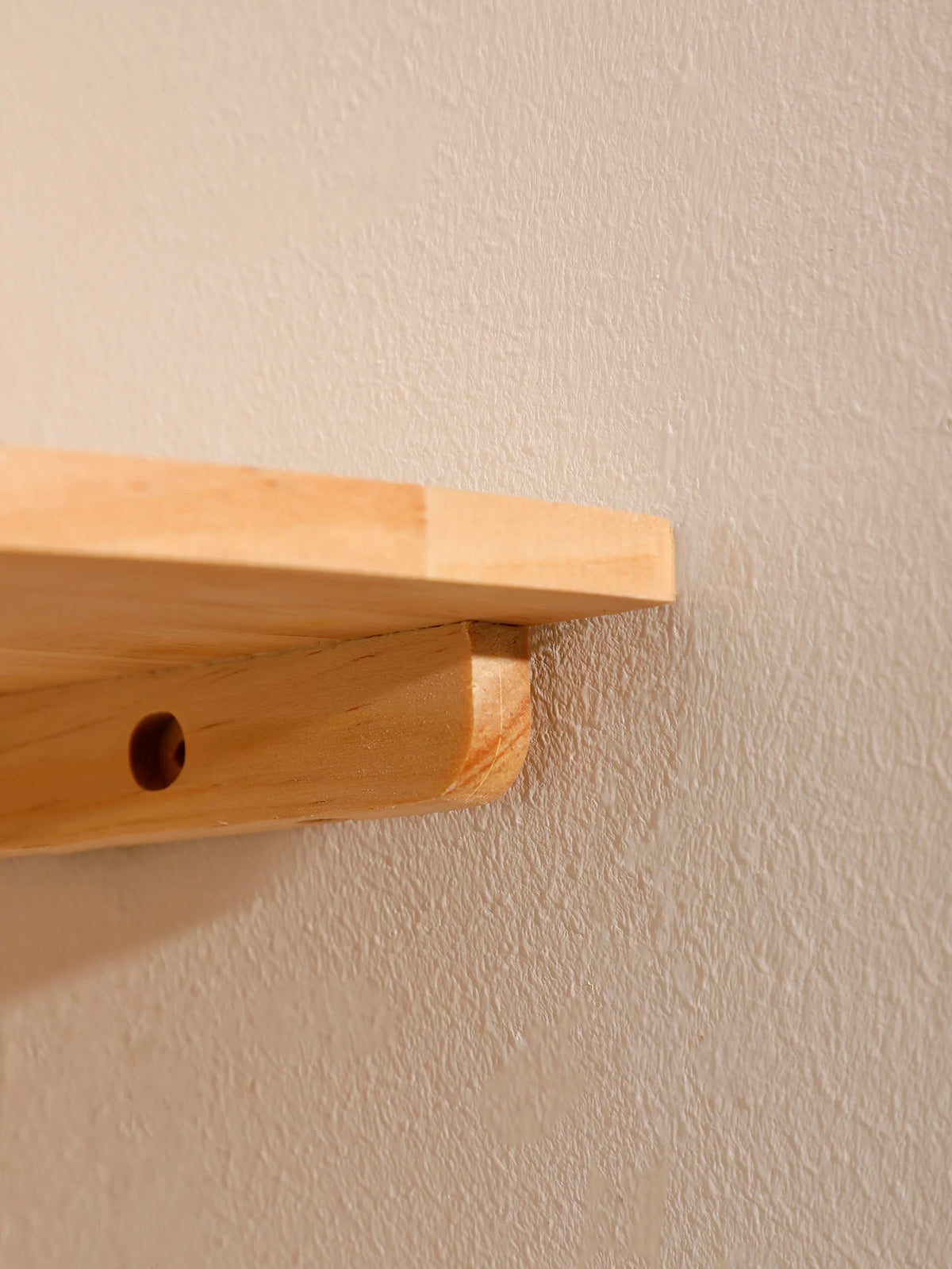 CORVYNE - Solid Pine Corner Shelf for Artful Space-Saving Display