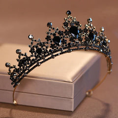ZAVENZA - Baroque Crystal Tiara for a Striking Bridal Look