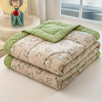 BLOOMCOOL - Floral Summer Quilt That Anchors the Bedroom
