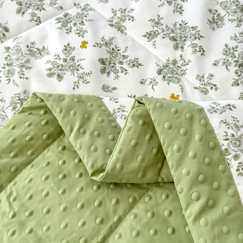 BLOOMCOOL - Floral Summer Quilt That Anchors the Bedroom