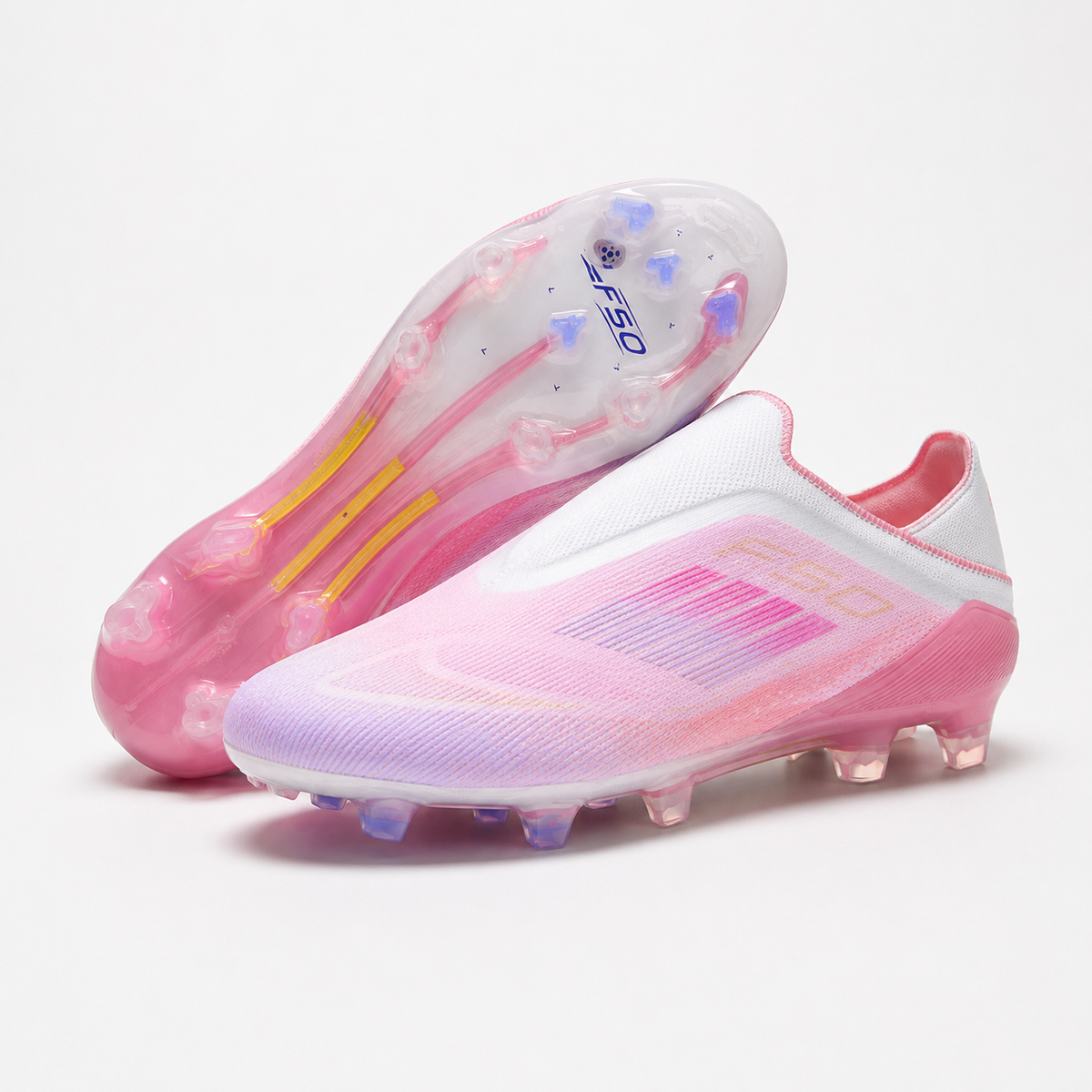TRAVIXO - Soccer Cleats for Reliable Grip Indoors and Outdoors