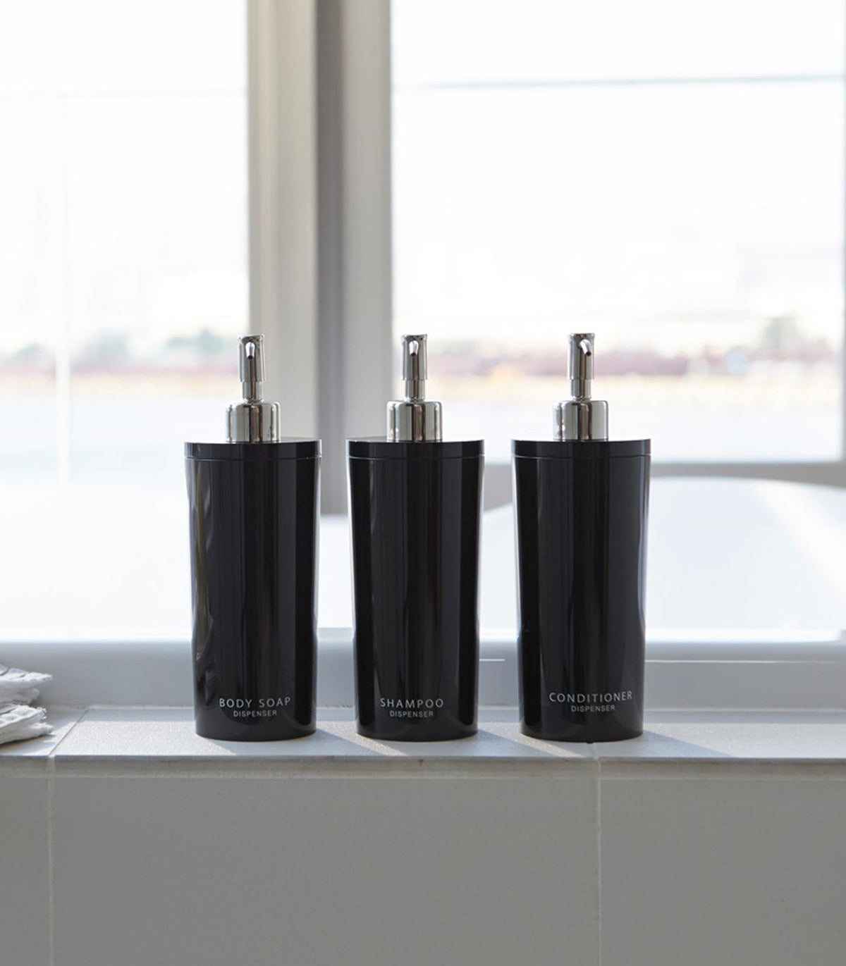 LAVYRA - Round Shower Dispenser Set for a Clutter-Free Bathroom