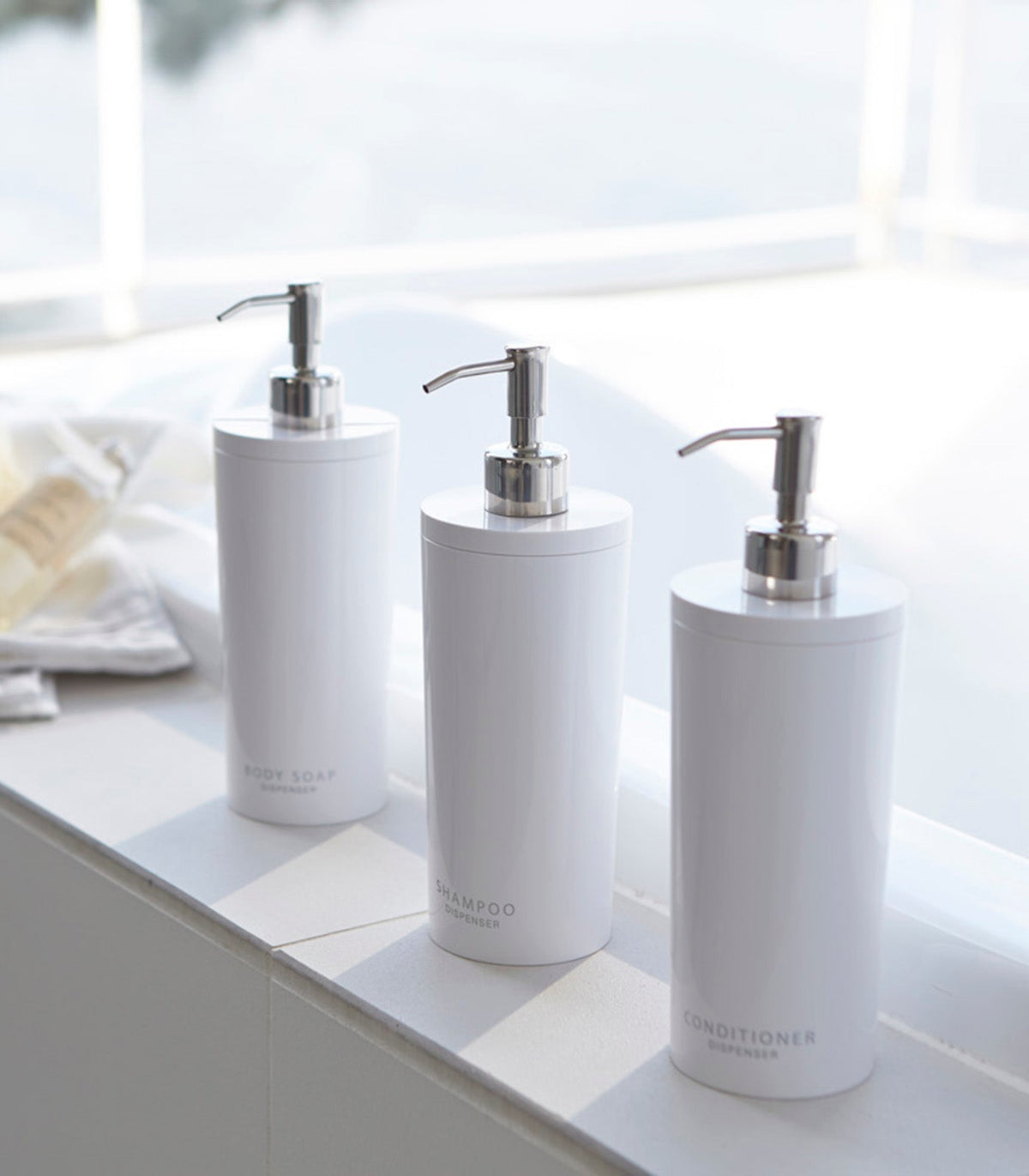 LAVYRA - Round Shower Dispenser Set for a Clutter-Free Bathroom