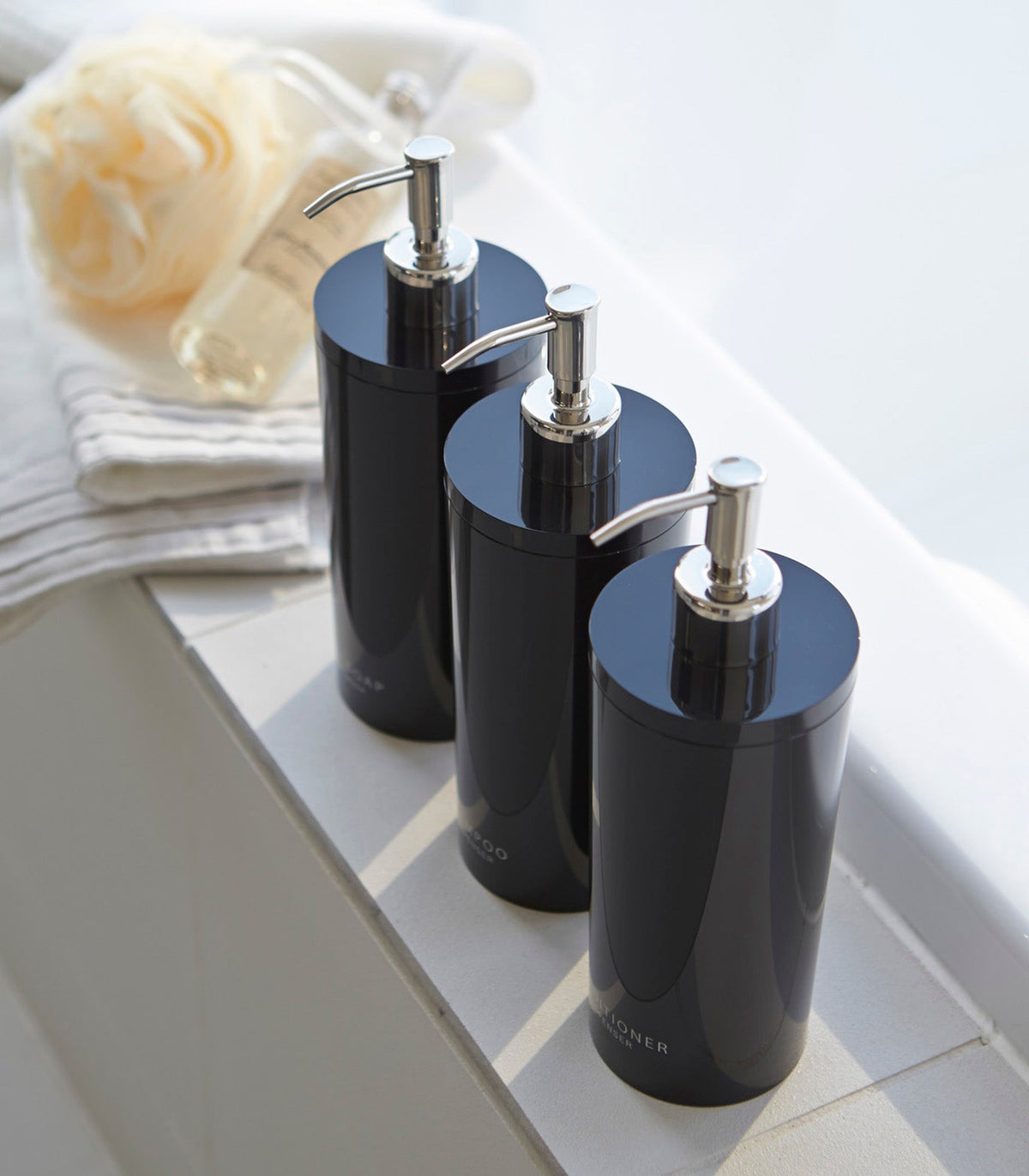 LAVYRA - Round Shower Dispenser Set for a Clutter-Free Bathroom